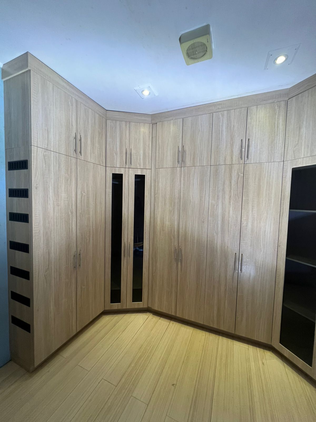 Closet_Gal 4