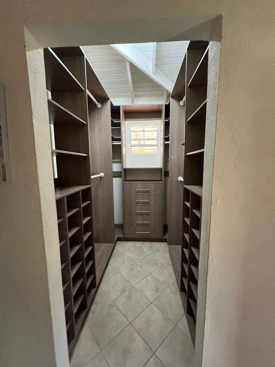 Closet_Gal5